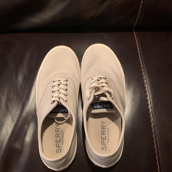 Sperry. Size 7.5. - Picture 1 of 5